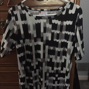 Lula Roe black and white Gigi top!